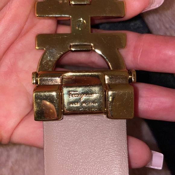 Reversible Ferragamo Leather Belt - Picture 5 of 16